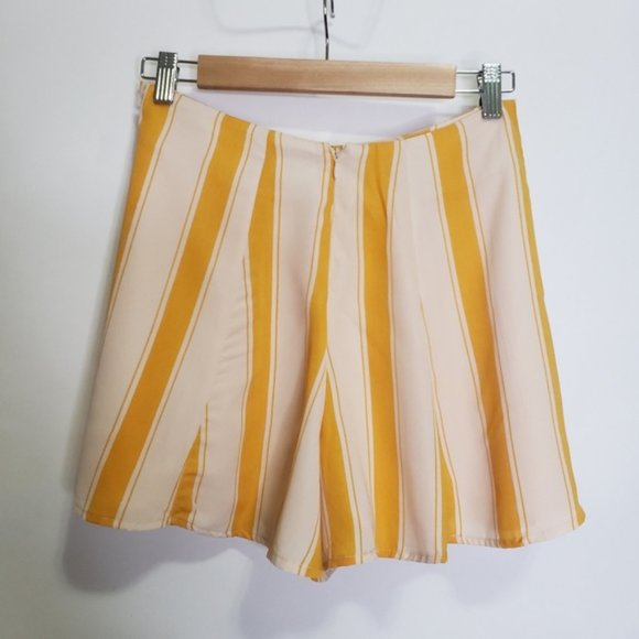 Love, fire vertical stripe high waist shorts - Picture 2 of 5